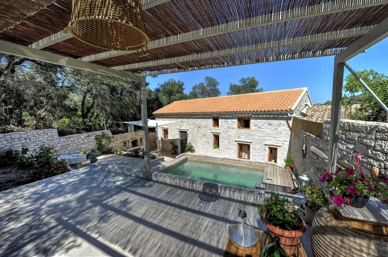 Villa Leonora House à Arvanitakeika Extérieur photo